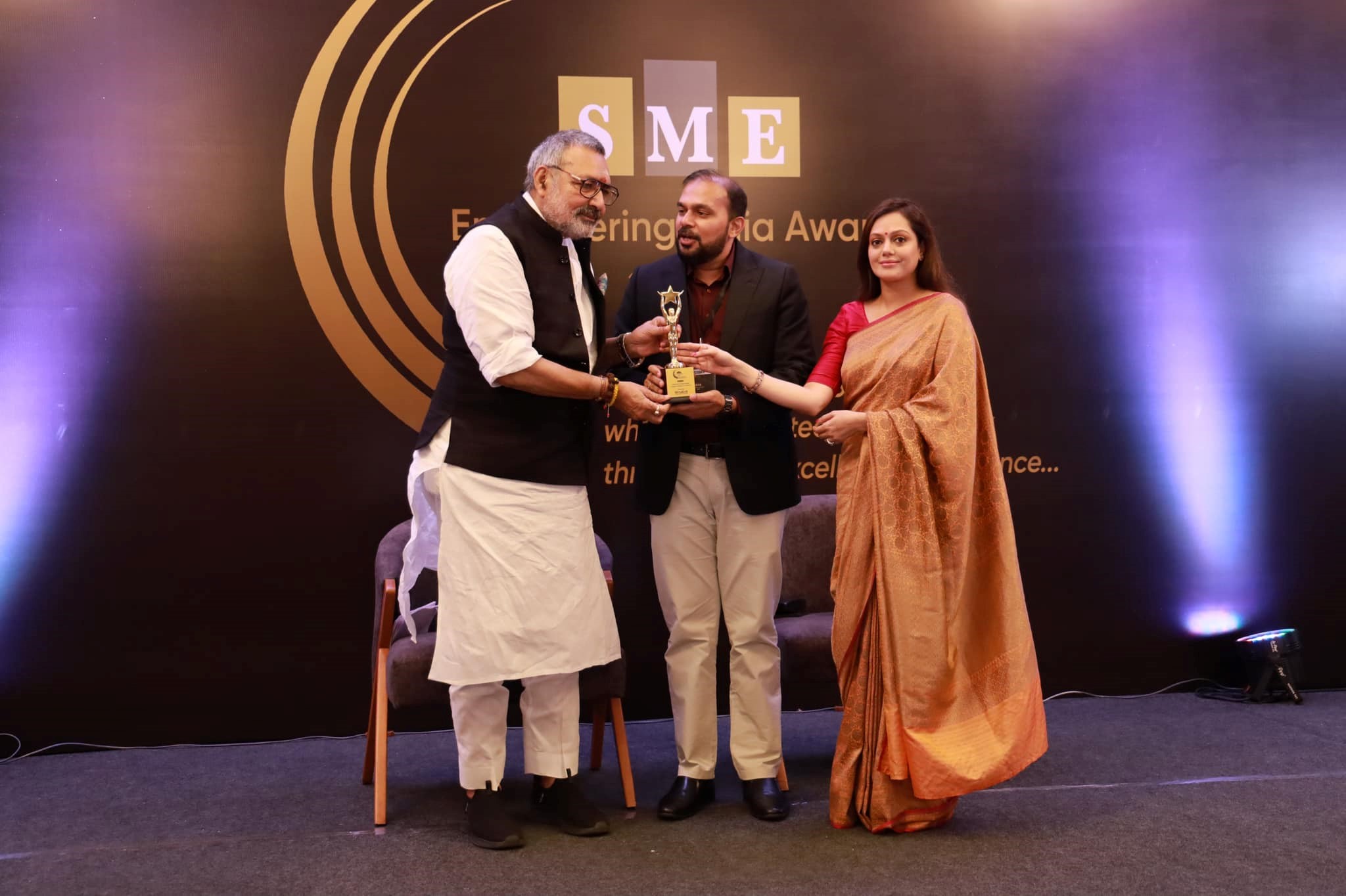 Mr. Sharath Chandra S, Co-founder and Director receiving award from Shri Giriraj Singh, the Hon'ble Union Minister of Textiles, Government of India.