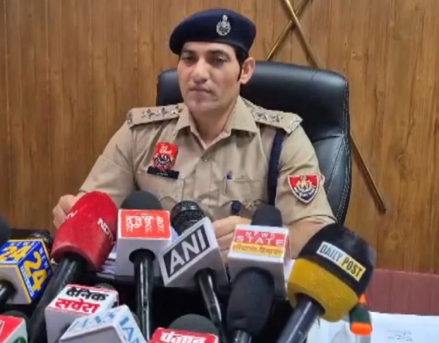 Gurugram-Police-detain-13-suspected-Bangladeshi-nationals-for-illegal-stay-1063x700-1.webp
