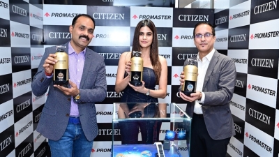 LtoR-Lakshmikanthan-D-DGM-Sales-Marketing-Aaditi-Pohankar-Actor-Indian-Cinema-with-Sandeep-Hegde-GM-Sales-Marketing-launching-CITIZEN-PROMASTER-FUGU-INSPIRED-LIMITED-EDITION-WATCH-in-Delhi.jpg