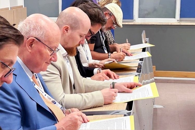 Religious-scholars-signing-an-appeal-requesting-an-end-to-Chairman-Lees-detention.jpg