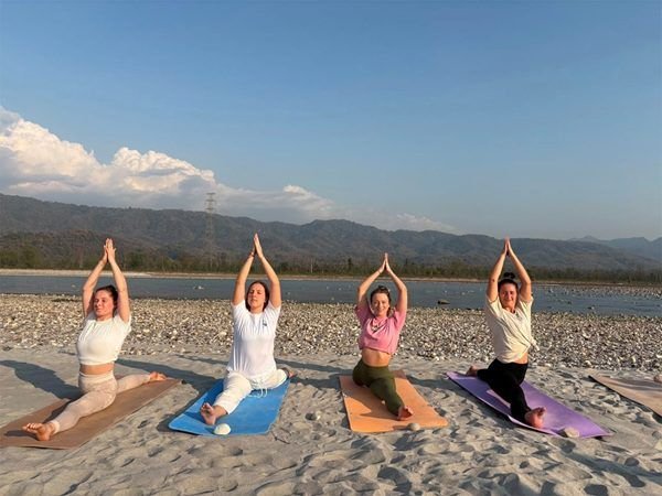 Yoga-in-Summer-7-Tips-to-Stay-Cool-and-Energized.jpg